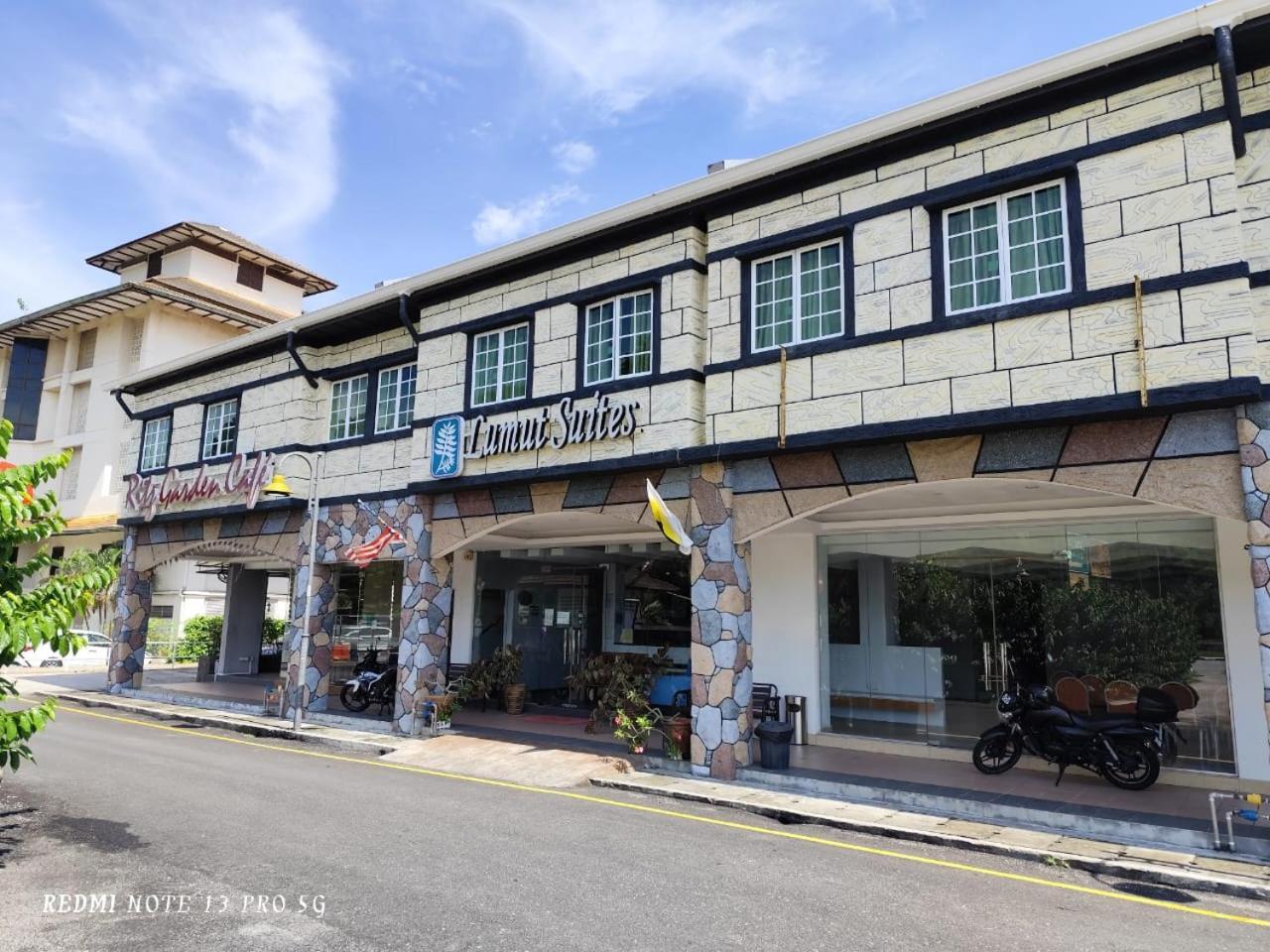 Lumut Suites מראה חיצוני תמונה