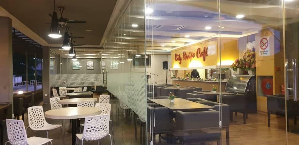 Lumut Suites מראה חיצוני תמונה